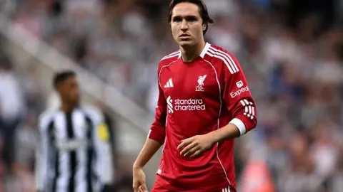 港媒披露袁伟豪张宝儿今日登记成婚，双方尚未作出回应